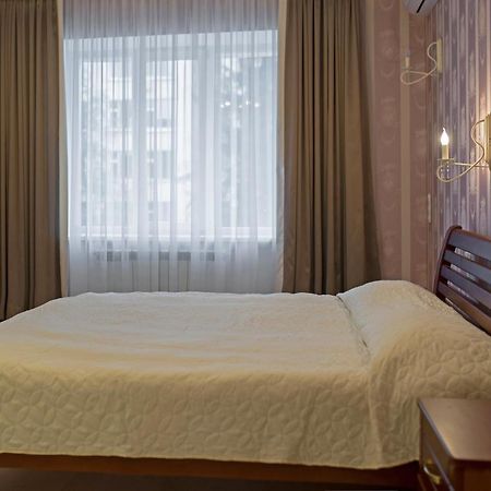 Remarkable Appartments In Town Center Poltava Exterior photo